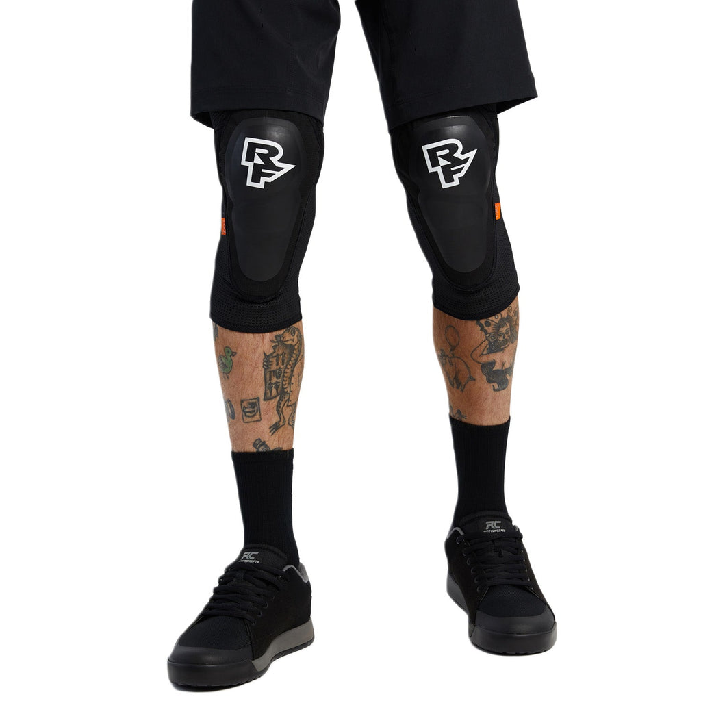 Race Face Unisex Roam Knee Pad Stealth - Comor - Go Play Outside